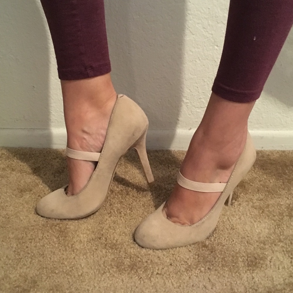 Jessica Simpson tan suede stiletto heels 3.5” 7B